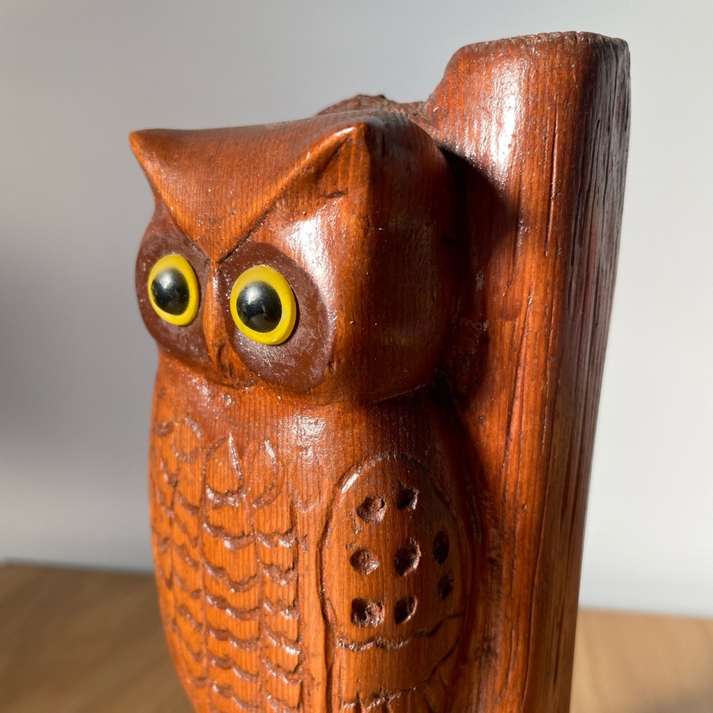 VINTAGE Mid-century Carved Wooden Owl Statue with Yellow Eyes - Picture 4 of 11